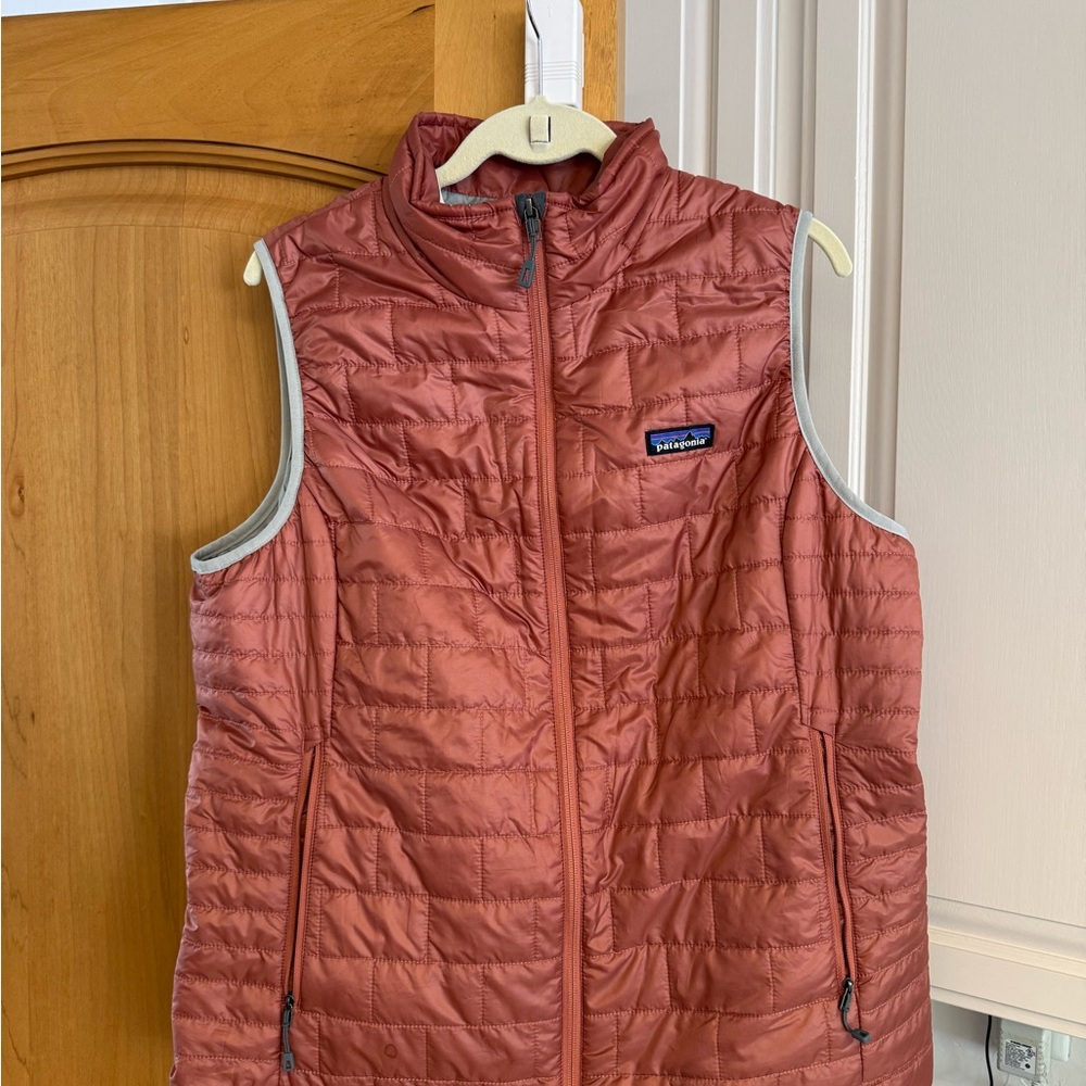 Patagonia Quilted Vest in Rust with Light Gray Trim - Picture 2 of 3